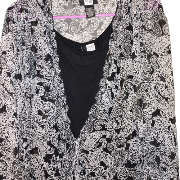 Studio 1940 Tops - ❤️Studio 1940 Black and White Floral Blouse 22/24 PTP 26"